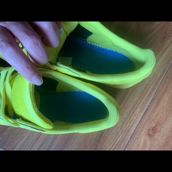 Pharrell Adidas Like New - Picture 8 of 8